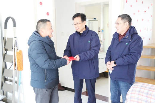 集團公司扎實開展好春節向困難職工送溫暖活動