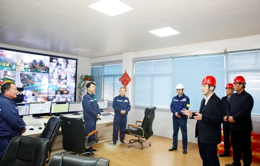 孔濤春節(jié)前看望慰問華興化工一線員工