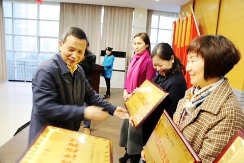 公司紀念“三八”婦女節活動舉行  袁菊興等為先進集體和個人頒獎