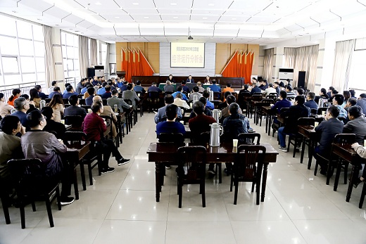 袁菊興在公司三季度經濟運行分析會上提出  轉變觀念 嚴格管理 勤勉工作 本分做人  盡心盡責 完成任務 靜下心來 專注主業